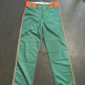 Boys baseball practice pants size medium.